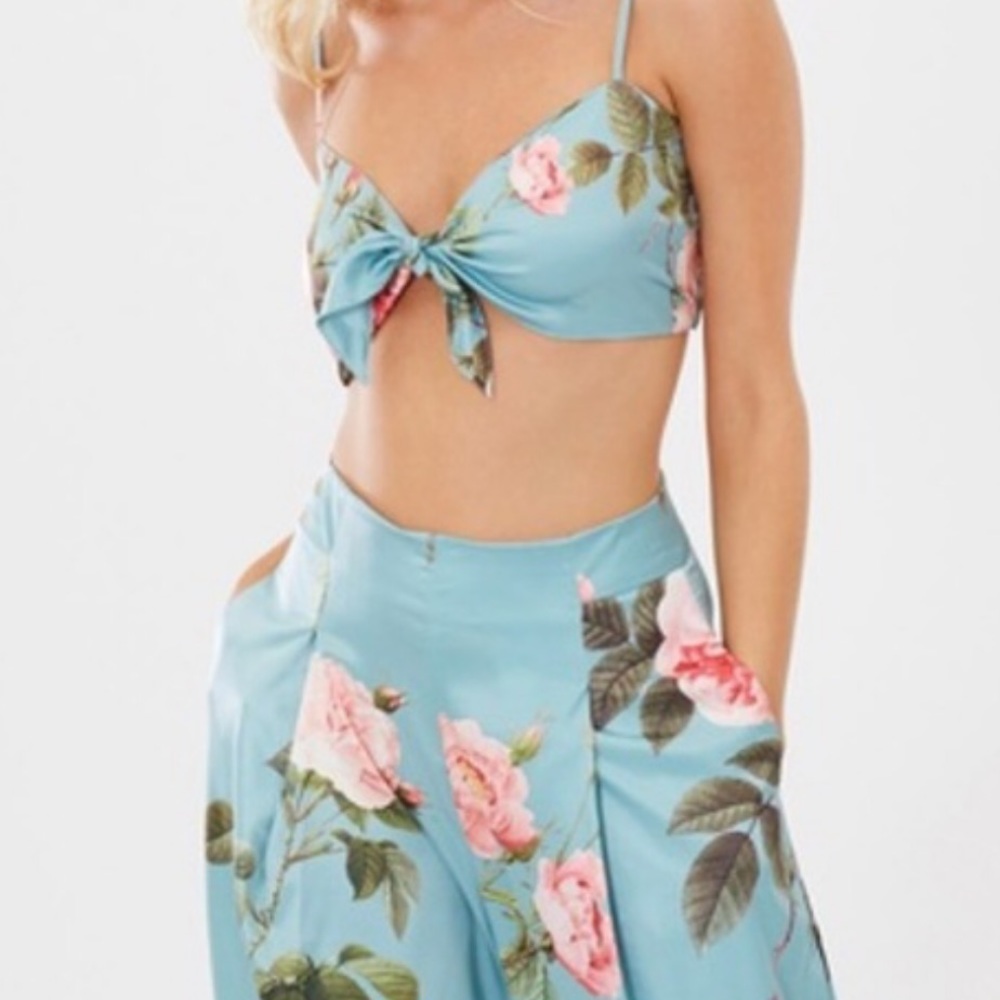 Charlie Holiday paradiso scarf top satin floral tie front crop top size 6
